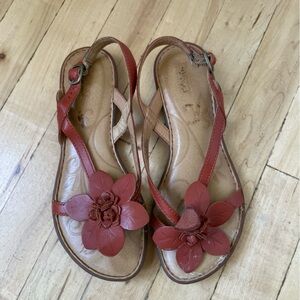 Born Tan Leather Sling Back Thong Sandals w/Coral‎ Leather Flowers Size 6 Boho